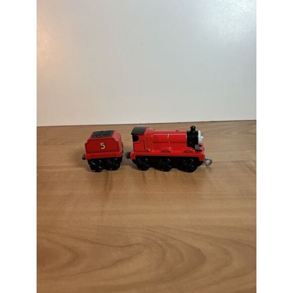 James FXX21 Thomas the Tank Engine & Friends Adventures Push Along Train - Picture 1 of 8